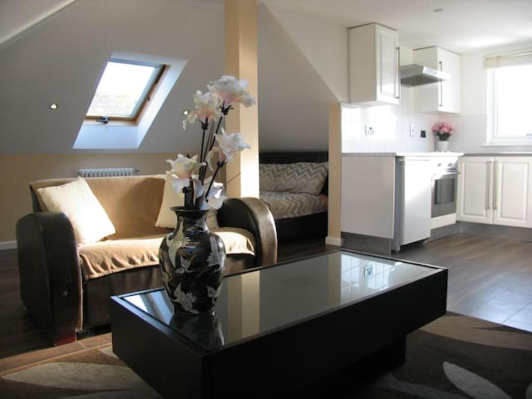 Modern Cosy Private Studio, Wifi, Ip-Tv, Must See ラムフォード エクステリア 写真