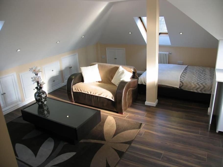 Modern Cosy Private Studio, Wifi, Ip-Tv, Must See ラムフォード エクステリア 写真