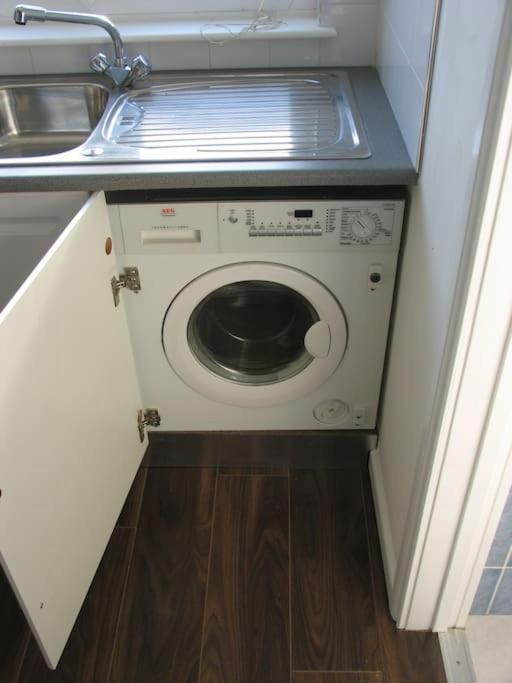 Modern Cosy Private Studio, Wifi, Ip-Tv, Must See ラムフォード エクステリア 写真